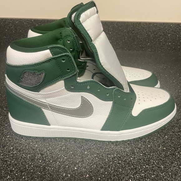 Jordan 1 OG size 10 DS - Picture 3 of 10